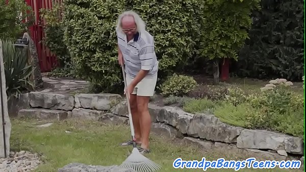 Dickriding eurobabe facialized by grandpa